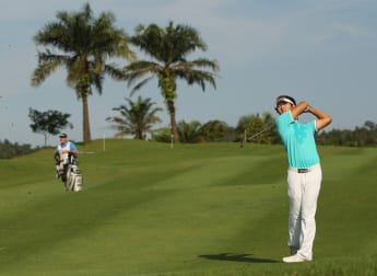 Lee claims share of lead