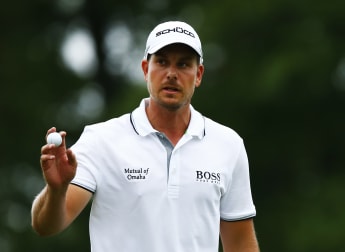 Stenson surges clear