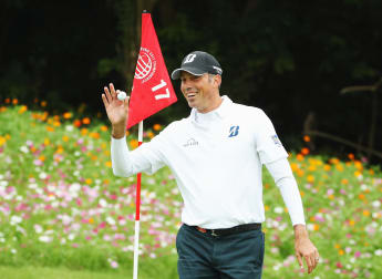 Kuchar wins a Cadillac with hole-in-one