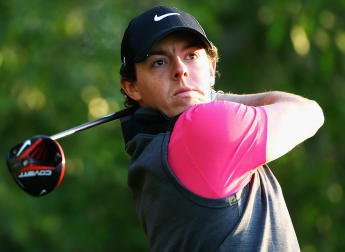 McIlroy digs deep to reach weekend