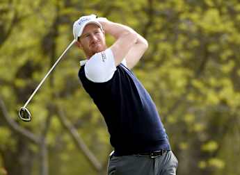 Oriol and Besseling move into contention as first round resumes