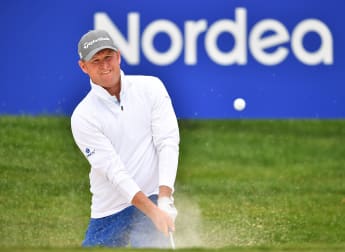 Donaldson maintains momentum to lead in Sweden