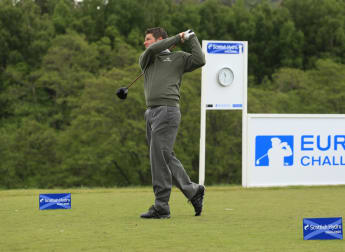 Murray Soars Ahead with Brilliant Eagle