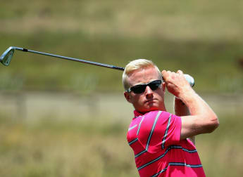 Dyson keeps his card tidy to lead