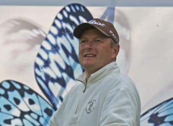 Kafelnikov aiming to serve up a golfing treat 