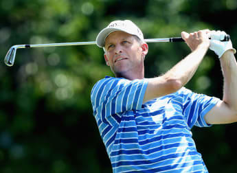 Hansen takes control in Singapore