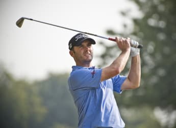 McArthur sails into Slovakia lead - LIVE SCORES HERE