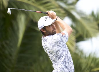 Eight players share day one lead in Seville