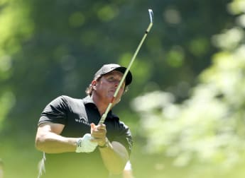 Mickelson and Thomas edge ahead