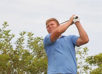 Saltman powers into five stroke lead
