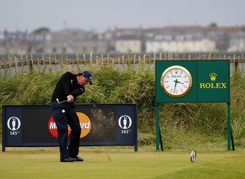 Mickelson holds narrow advantage at Troon