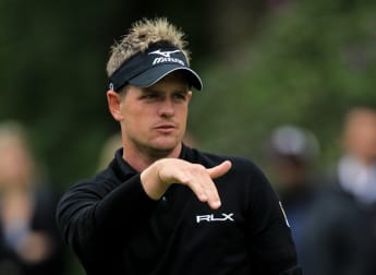 Donald fights back on dramatic day at Wentworth