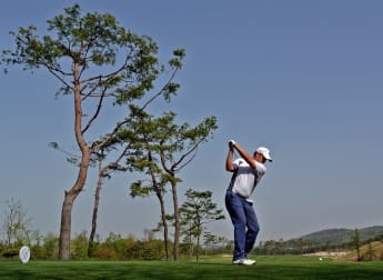 Fraser and Aguilar edge ahead in Korea