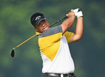 Aphibarnrat scurries clear