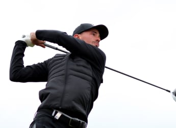 Peterson shares early lead in Joburg