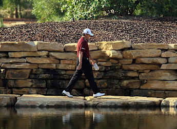 Lawrie strides into three shot lead