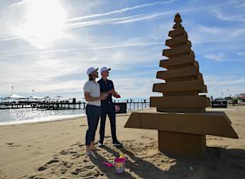 Fleetwood and Rose take part in inaugural Beach Golf Championship