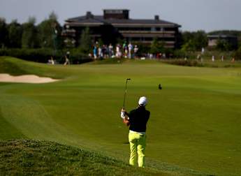 Hend hits the front at The Dutch