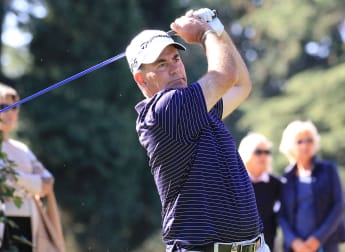 Duo dominate on Paris parkland