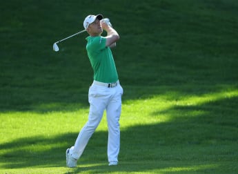 Horsey leads Olesen pursuit