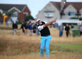 Slimline Clarke squeezes onto leaderboard