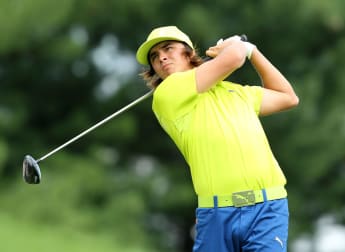 McIlroy slips back as Fowler takes control