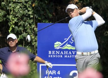 Wolstenholme maintains lead after 