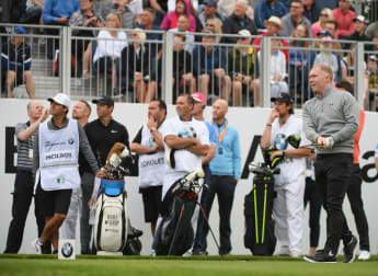 WATCH: Paul Scholes holes amazing bunker shot