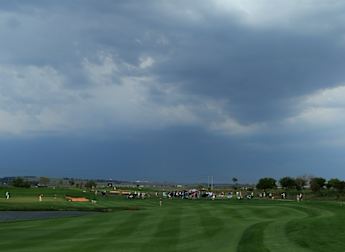 Stenson sets the pace in the Serengeti