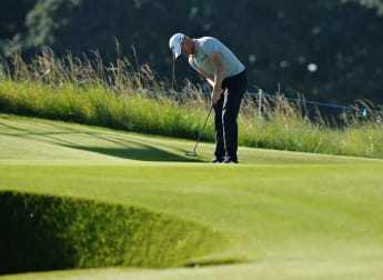 Noren eases into last four