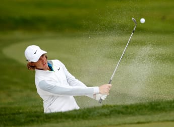 Fleetwood goes his own way to last eight