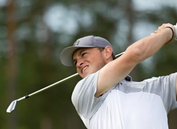 Howard charges into Finland lead