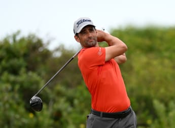 Slattery part of leading trio as play suspended due to darkness at Humewood