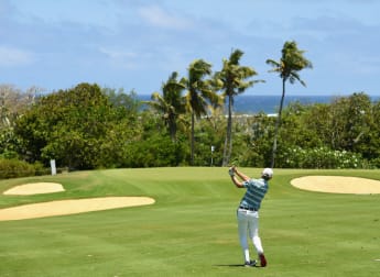 Snedeker storms clear in Fiji
