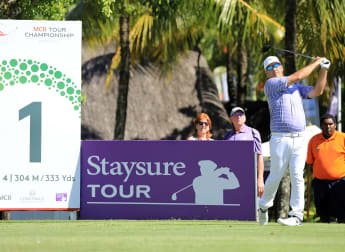 Dennis dominates on day one in Mauritius
