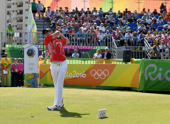 Rose hits the front in Rio