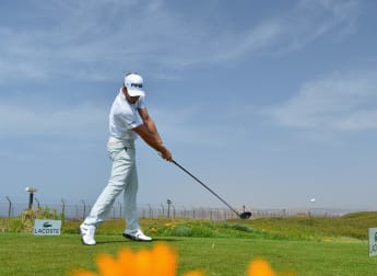 Cañizares cruises into commanding lead