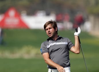 Rock holds up Woods' title charge