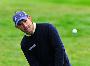 Harrington establishes one shot lead