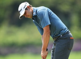 Uihlein edges past Aphibarnrat into lead