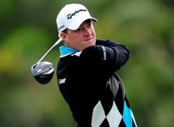 Hanson stalks leaders