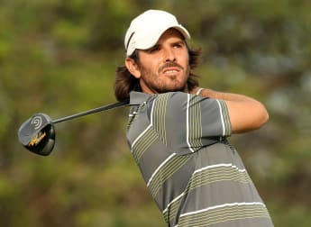 Aiken leads as Tiger roars into contention