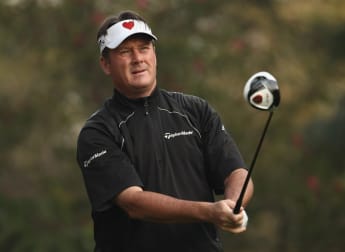 Jones pulls clear as Hamilton makes his move