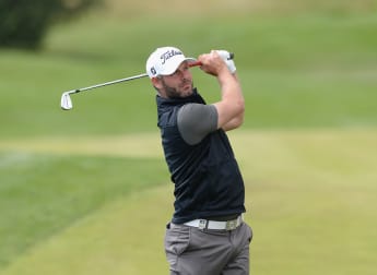 Kang charges clear of Waring