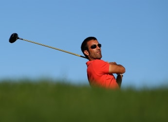 De La Riva edges ahead