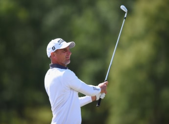 Dinwiddie hits the front at Open de Bretagne