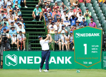 Els rolls back the years in Sun City