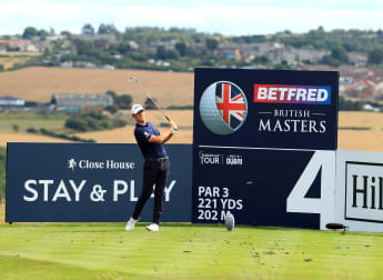 Paratore extends lead at Close House