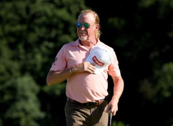 Jiménez thanks fellow players as they congratulate him on appearance record