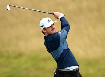 Syme surges into halfway lead